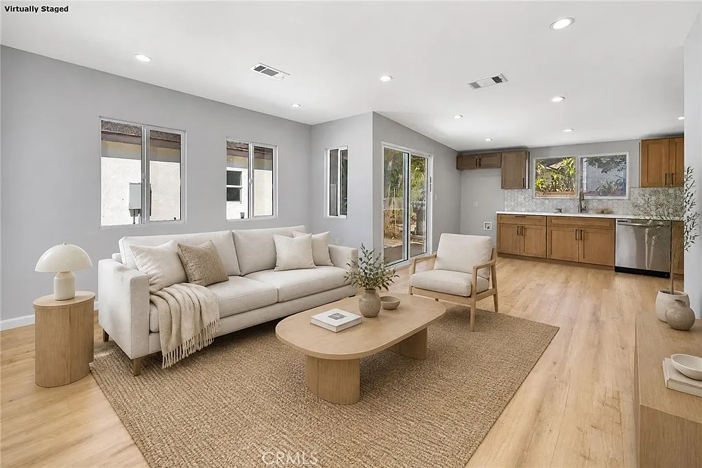 3 bed, 1061 sqft, $3,800 — Photo 4