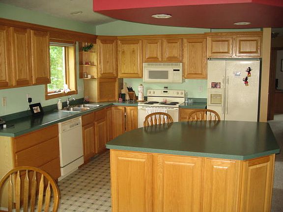 2nd image of 128 Marigold Ln N