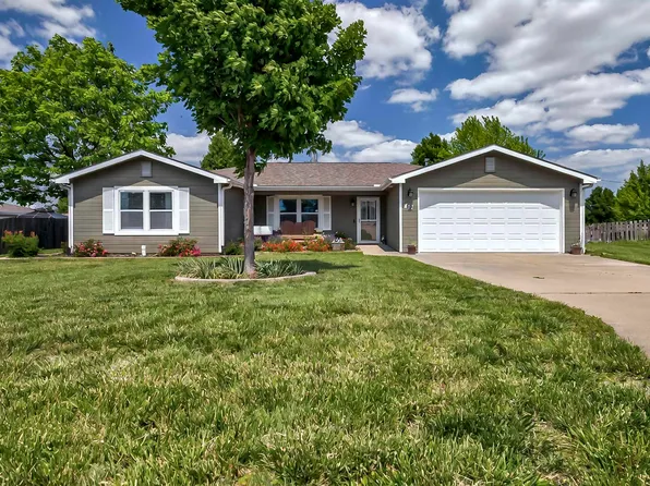 403 Palomino Ln, Ogden, KS 66517