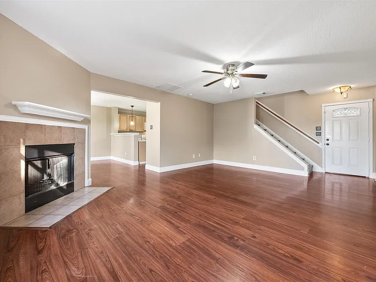 443 Willow West Dr — Photo 4