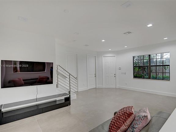 4th image of 133 Riverwalk Cir W #133