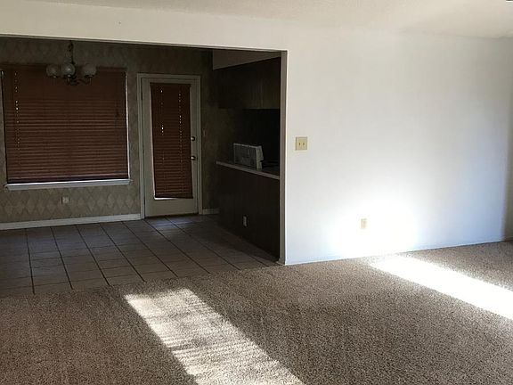 LIVING/DINING