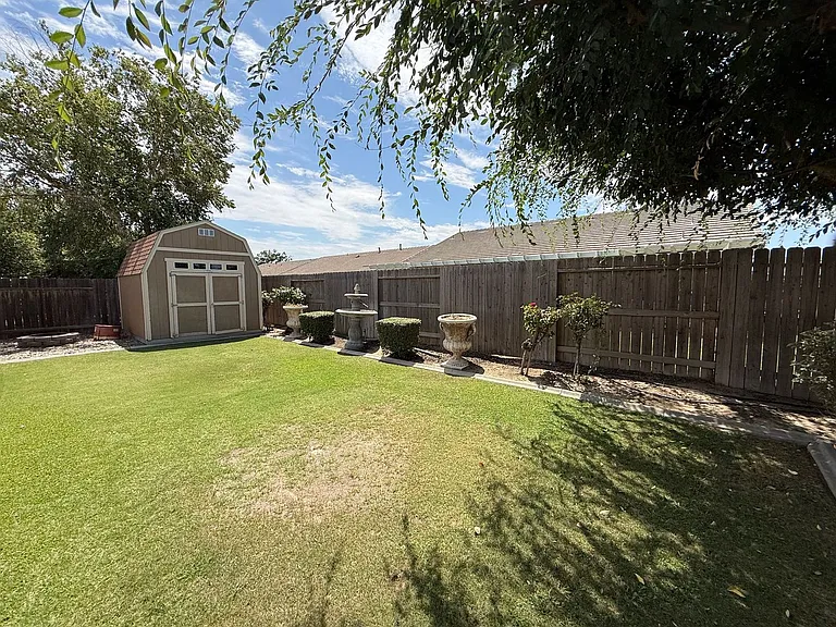 12319 Maclure Dr — Photo 8