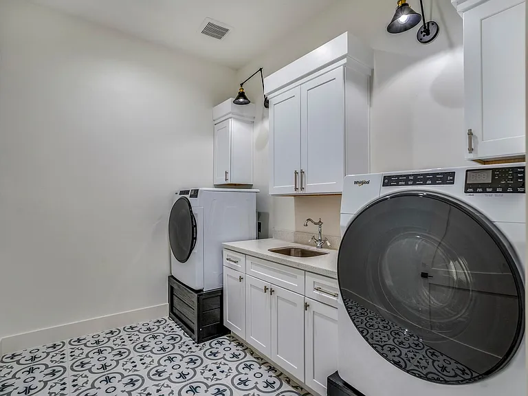 585 N Scenic Hills Ct — Photo 10