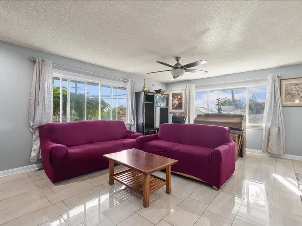 724 Makaala Dr, Wailuku, HI 96793