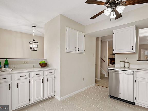 4th image of 513 S Hills Ct