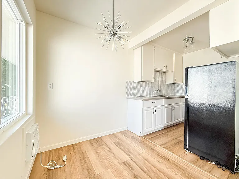 632 Parkman Ave #4 — Photo 4