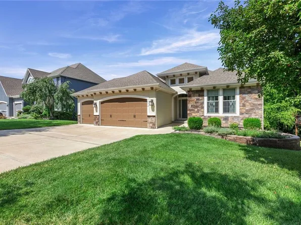 7832 Alden Rd, Lenexa, KS 66216