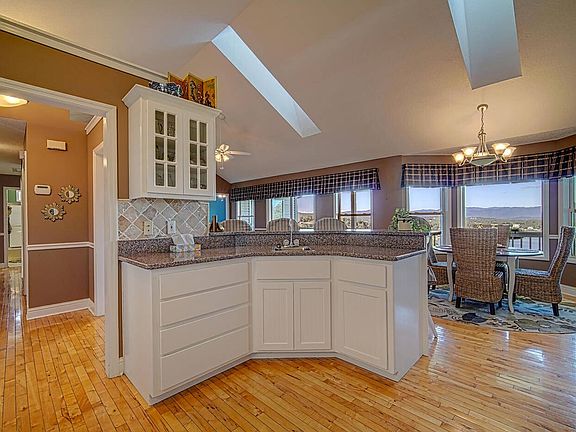 5th image of 1140 Forest View Dr