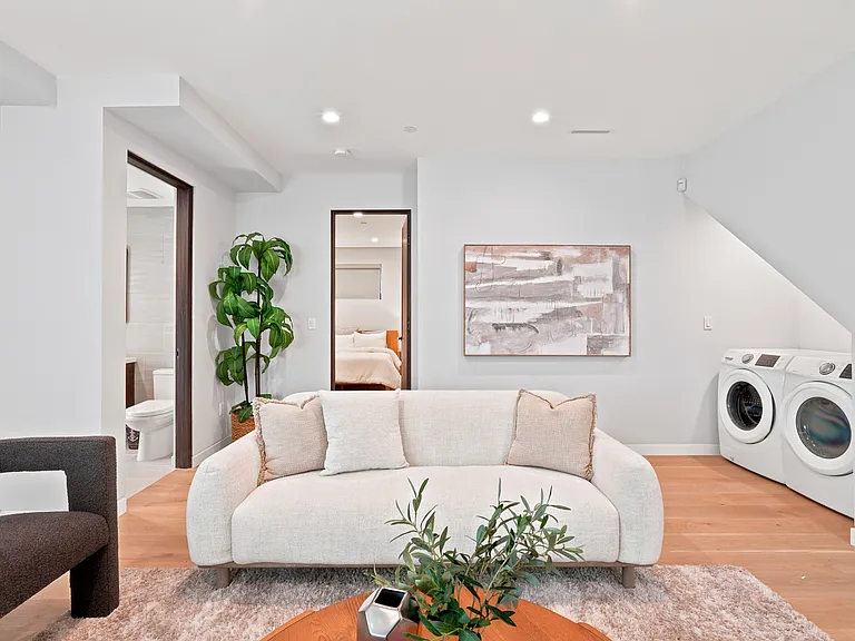 425 N Alfred St — Photo 4