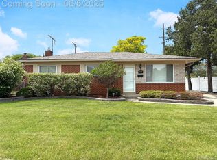 32851 Dover Ave, Warren, MI 48088