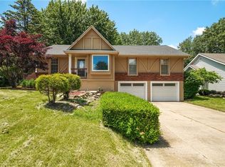 3718 NE Chapel Dr, Lees Summit, MO 64064