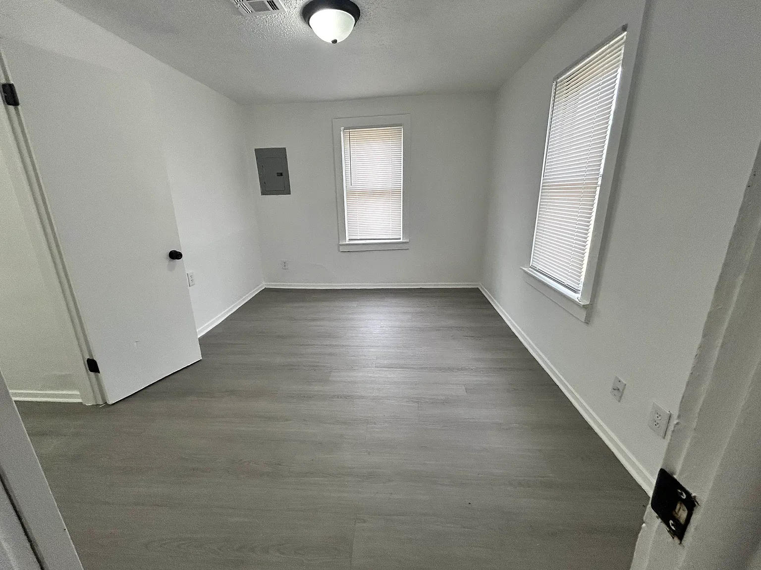 2 bed, 950 sqft, $1,100 — Photo 3