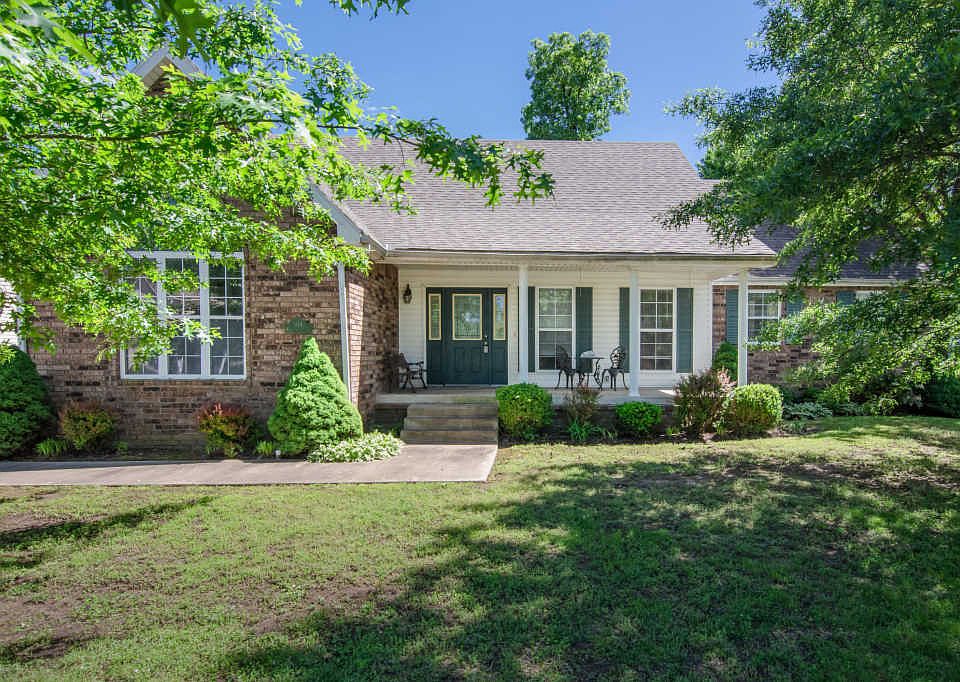 1st image of 1814 White Oak Dr