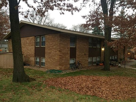 3rd image of 409 2nd St N APT 4