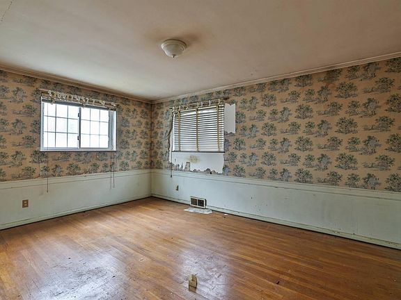 5th image of 3137 Hanna Ave
