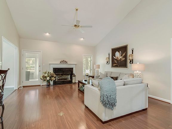 3rd image of 140 Vinita Ln