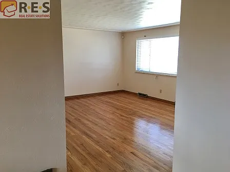 485 Elmira St — Photo 16
