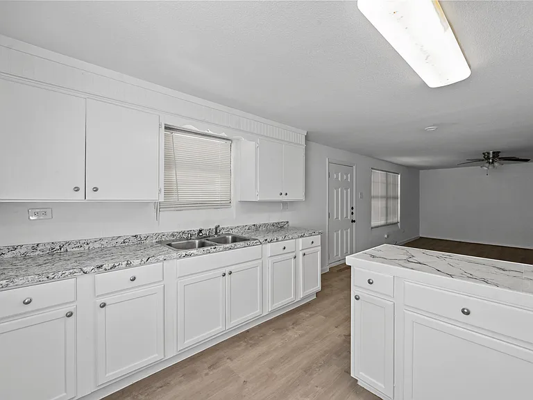 120 E Monterey St #116 — Photo 5