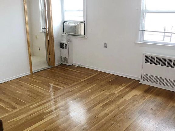 4th image of 43000 161st St #1