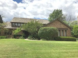 8260 Ridgepointe Dr, Burr Ridge, IL 60527