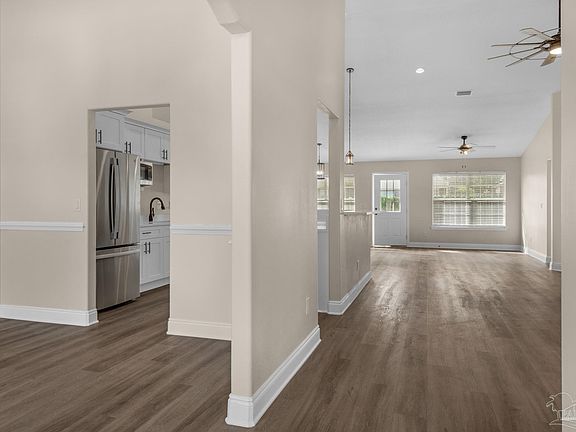3rd image of 4422 Essex Terrace Cir