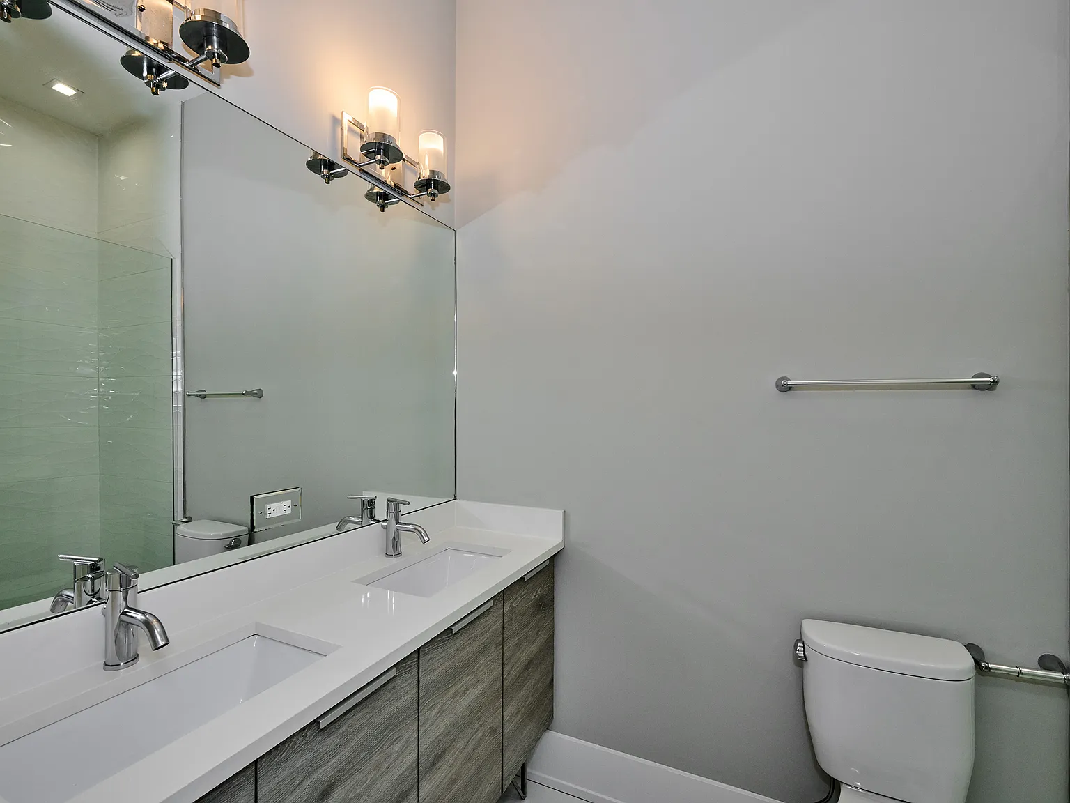 1752 West 18th Place - 2S — Photo 4