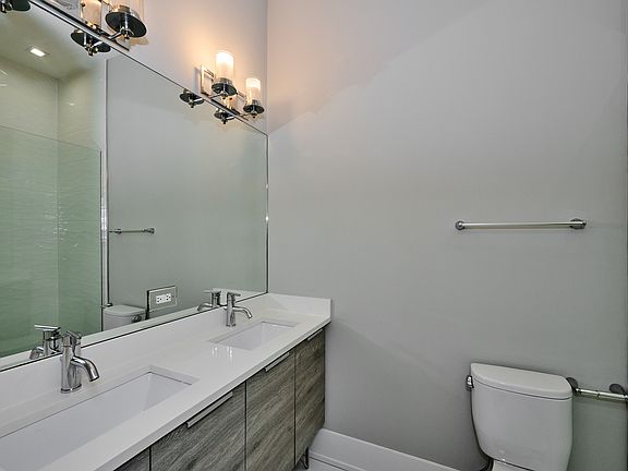 4th image of 1752 W 18th Pl #2S