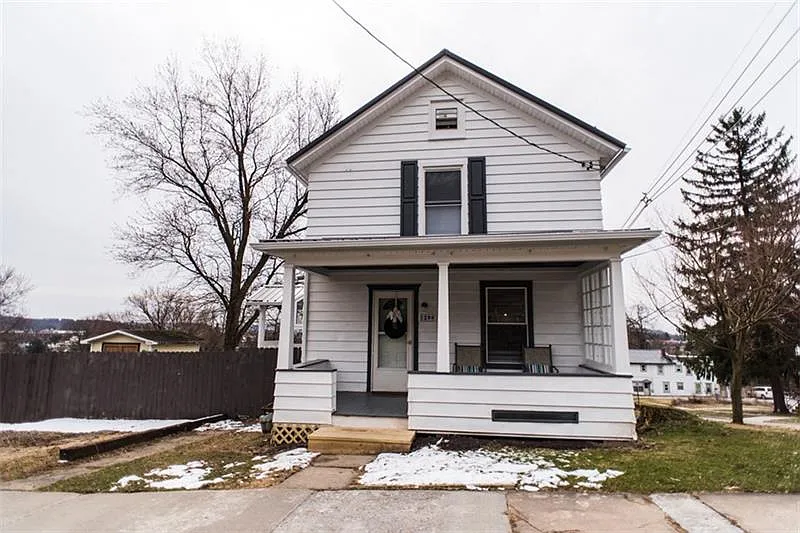 1298 Water St photo 1