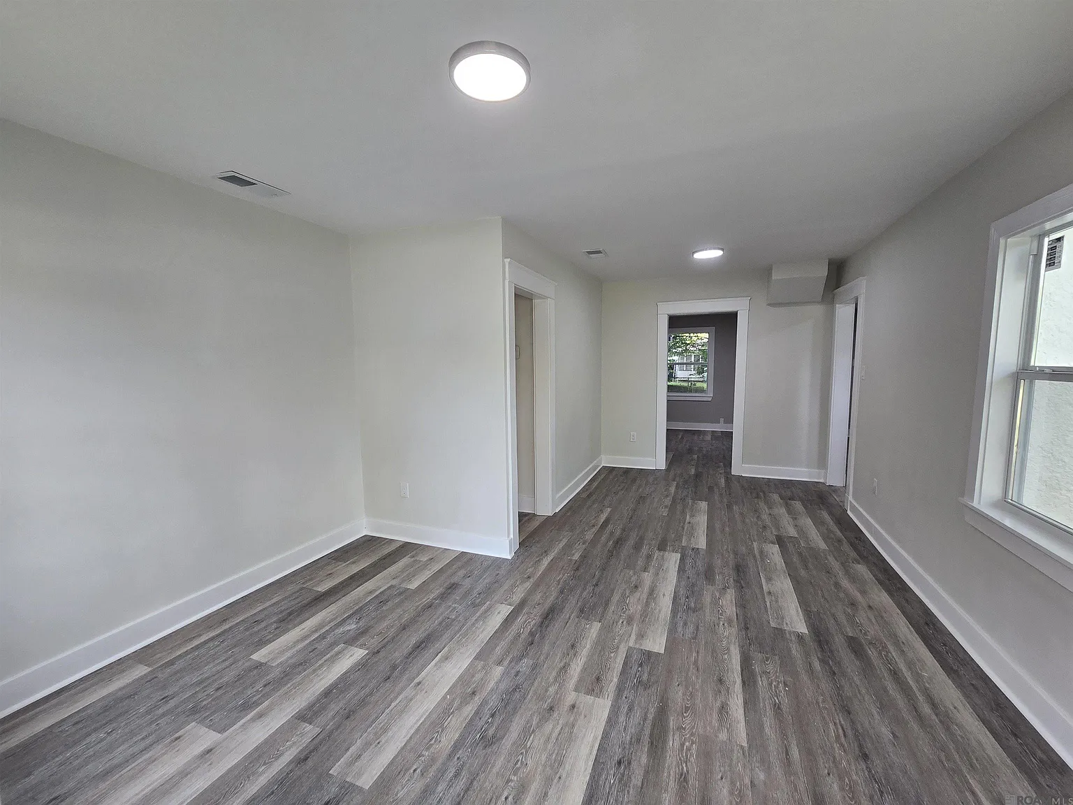 3 bed, 1100 sqft, $1,400 — Photo 4
