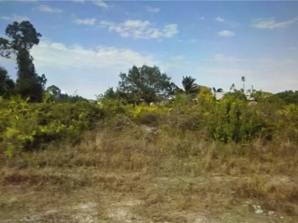 2502 34th St W, Lehigh Acres, FL 33971