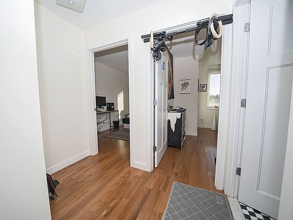 5th image of 960 Willoughby Ave APT 5A