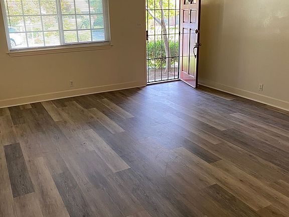 4th image of 810 Camellia Way