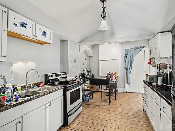 5th image of 3566 Vine St