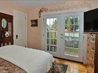 28 Sherman Ln, Middletown, RI 02842