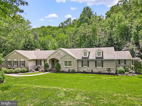 2 Meadows Ln, Wilmington, DE 19807