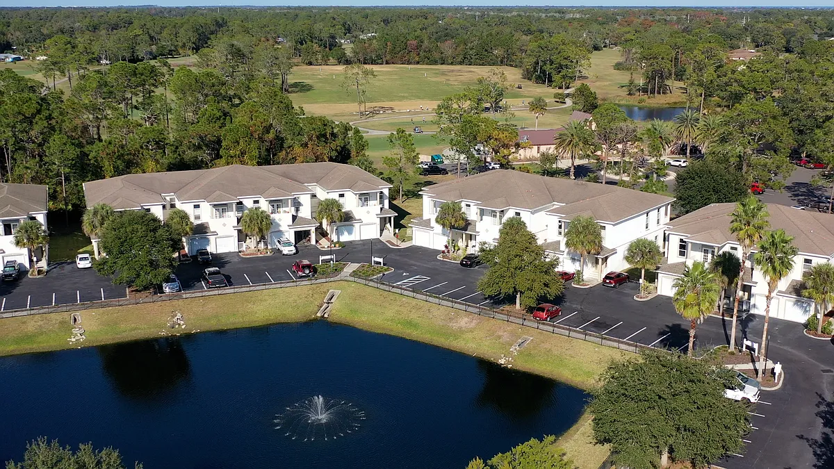 Building Photo - Devon Circle Apartments