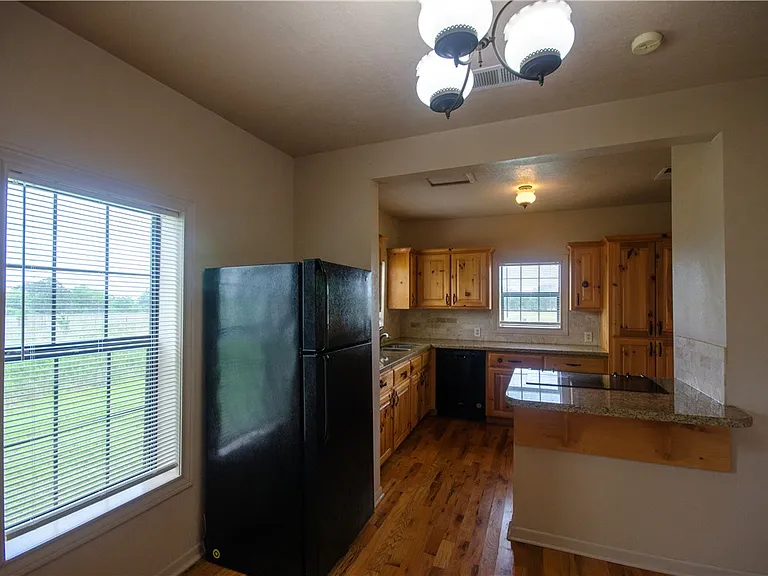 9852 FM 1179 — Photo 3