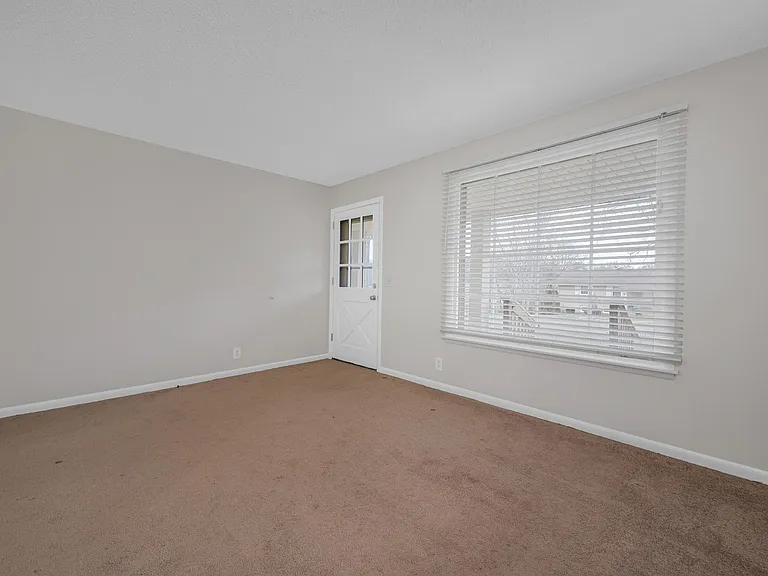 102 Jennings Dr #B — Photo 12