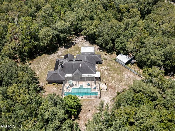 4th image of 240 LYNNE Drive
