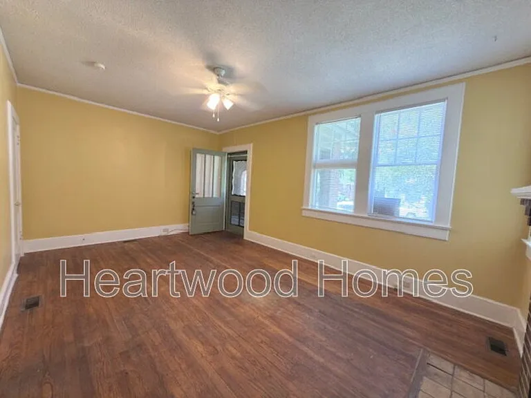 1408 Victoria St — Photo 9