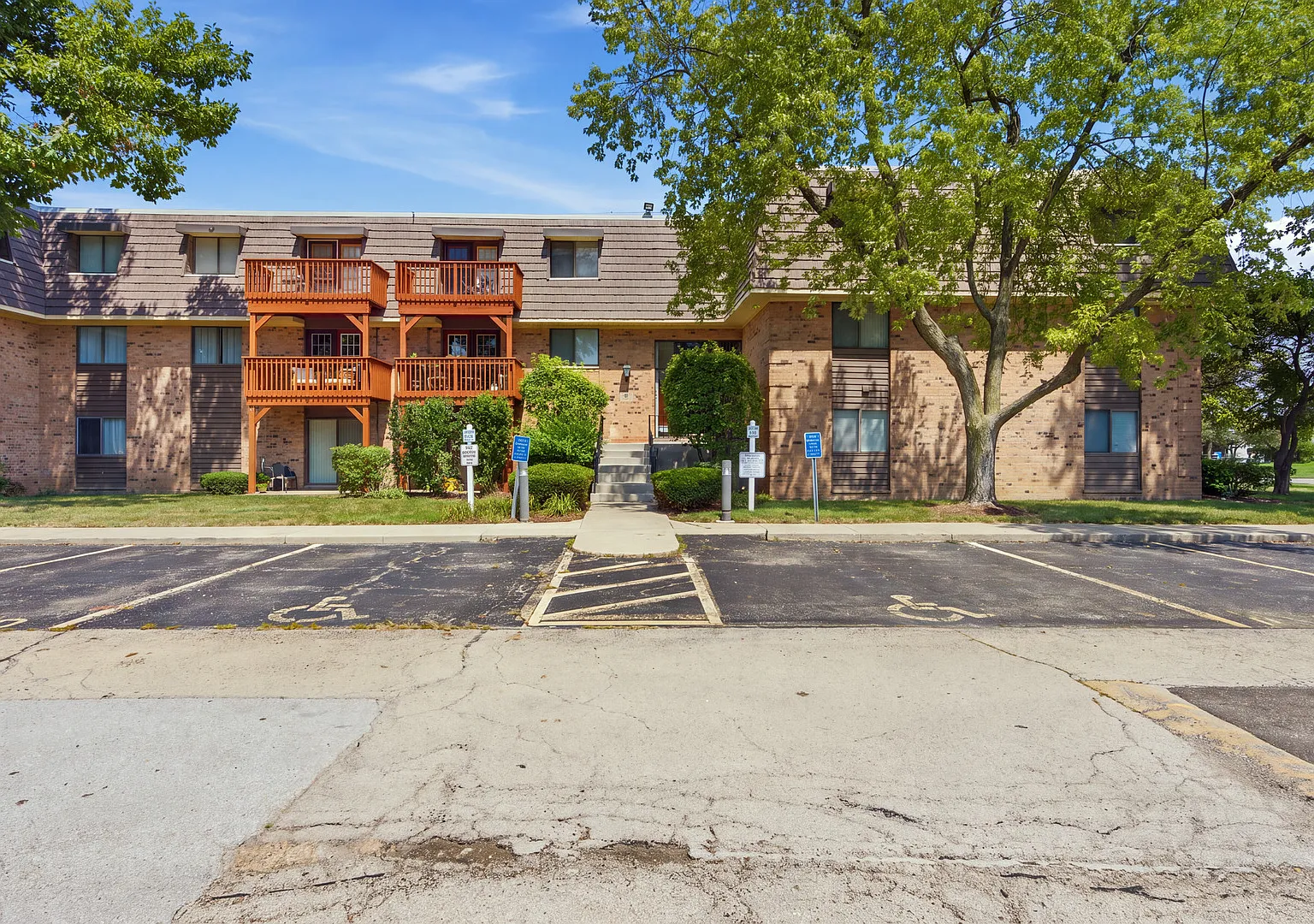 2 bed, 1030 sqft, $1,800 — Photo 1