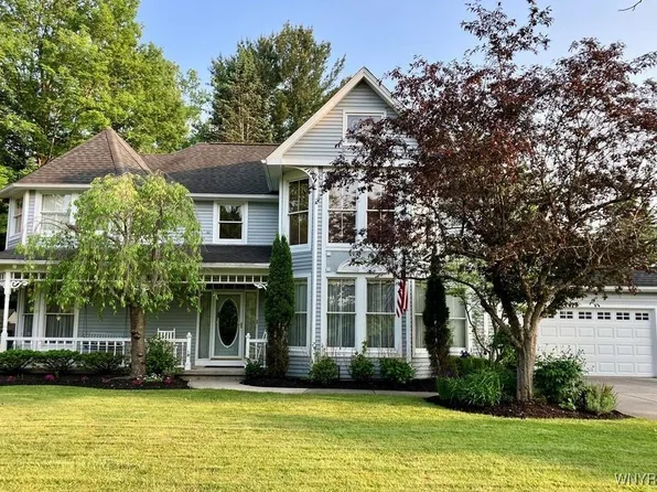 203 Randwood Dr, Getzville, NY 14068