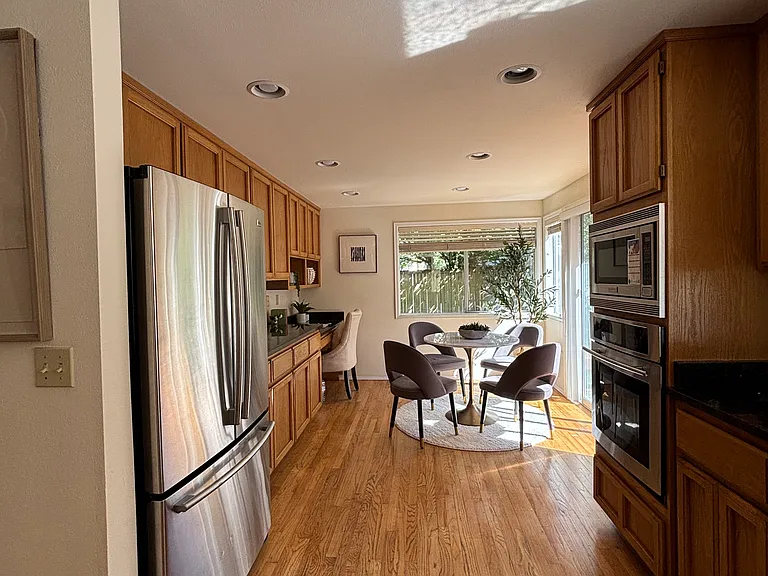 26057 SE 38th St — Photo 9