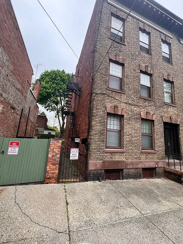 1 bed, 1.0 bath, 600 sqft, $1,200 — Photo 1
