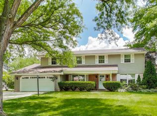 1501 E Greenwood Dr, Mount Prospect, IL
