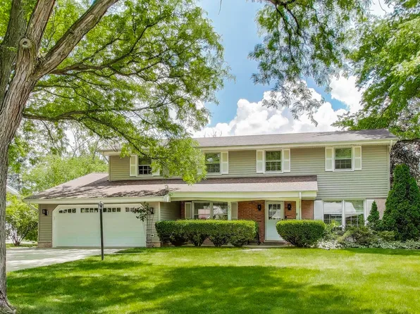 1501 E Greenwood Dr, Mount Prospect, IL 60056