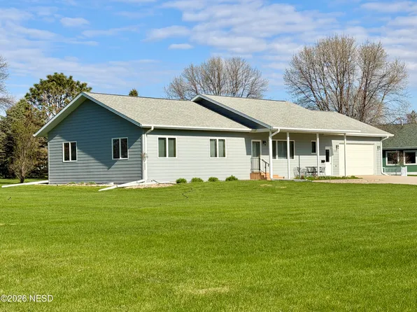 208 Aspen Dr, Milbank, SD 57252