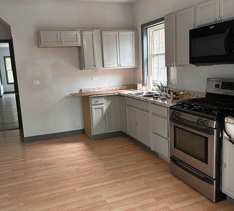 5th image of 5041 W George St