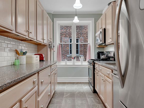 3rd image of 536 Prospect Ave
